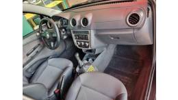 VOLKSWAGEN - VOYAGE - 2010/2011 - Preta - R$ 29.900,00