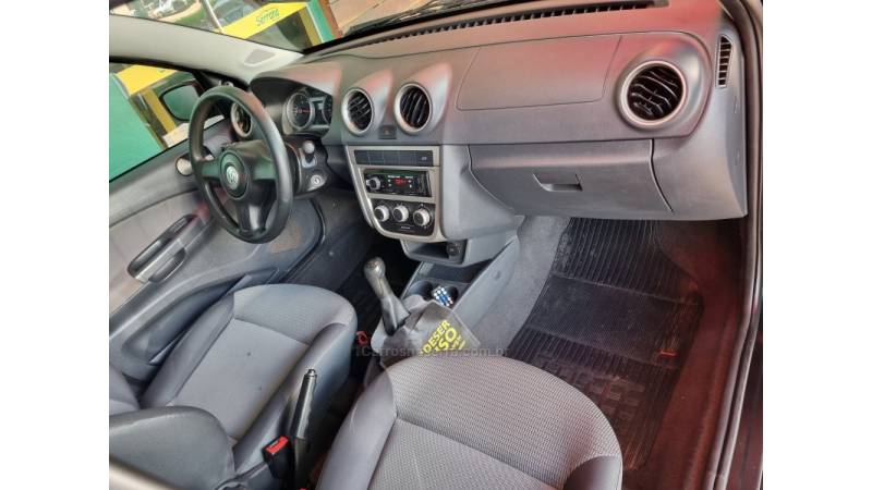 VOLKSWAGEN - VOYAGE - 2010/2011 - Preta - R$ 29.900,00